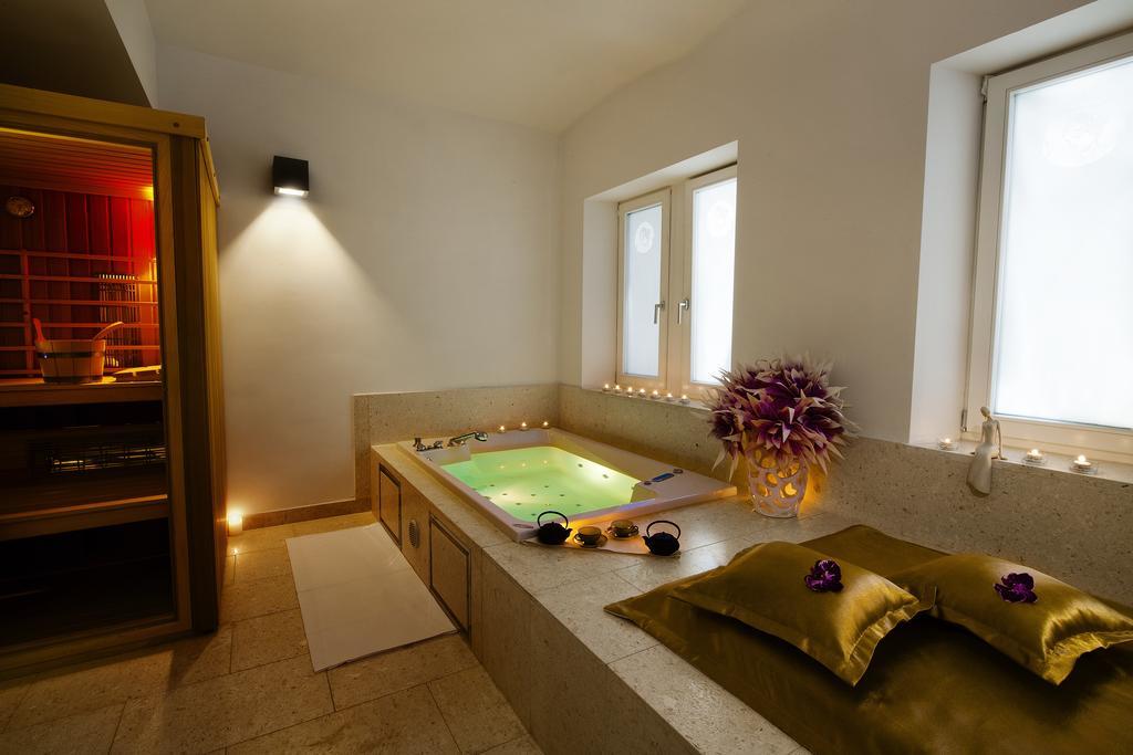Rimske Terme Resort - Hotel Zdraviliski Dvor Rimske Toplice Esterno foto